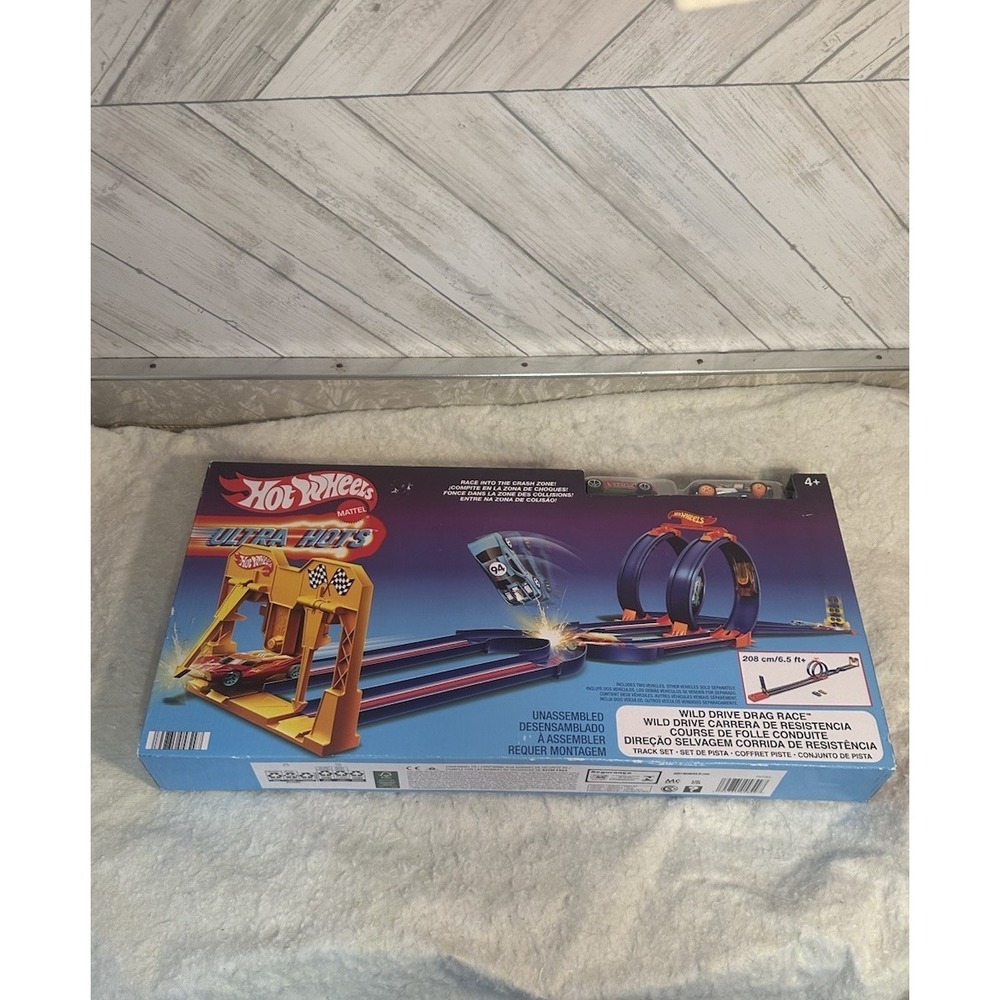 Hot Wheels Ultra Hots Drag Race Track HGV65